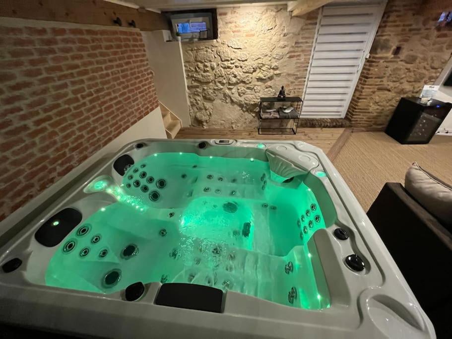Montpezat  Gite Le Jardin Secret Et Gite Au Temps Suspendu מראה חיצוני תמונה